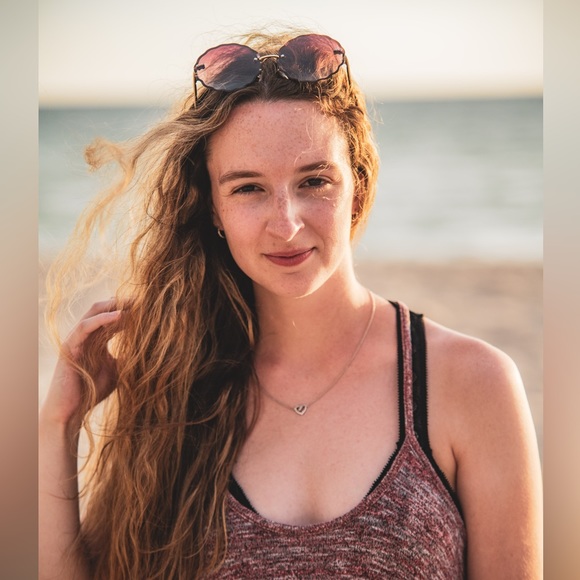 Meet your Posher, Kirsten 🌻 - Picture 8 of 8